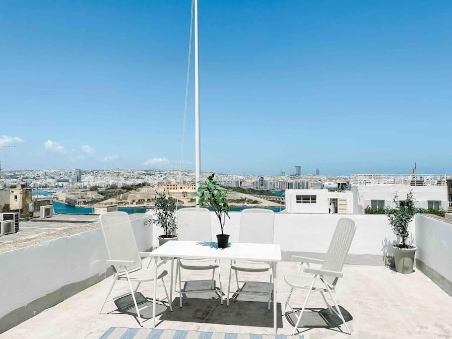 City Penthouse With Roof Terrace And Sea Views วัลเลตตา ภายนอก รูปภาพ