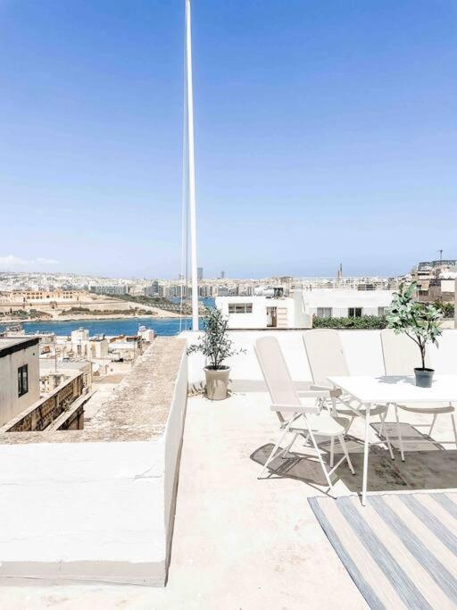 City Penthouse With Roof Terrace And Sea Views วัลเลตตา ภายนอก รูปภาพ
