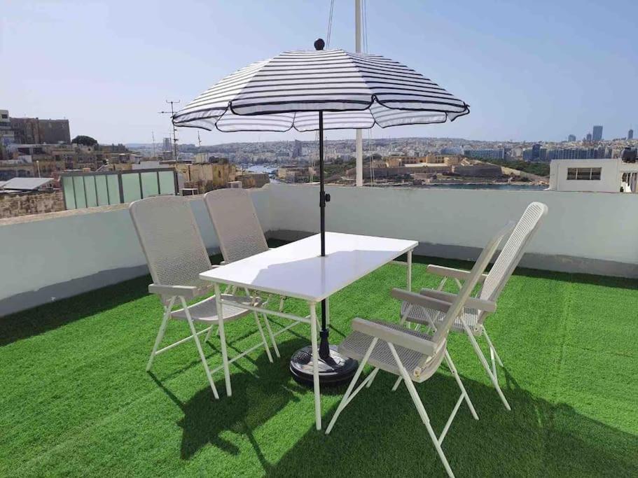 City Penthouse With Roof Terrace And Sea Views วัลเลตตา ภายนอก รูปภาพ