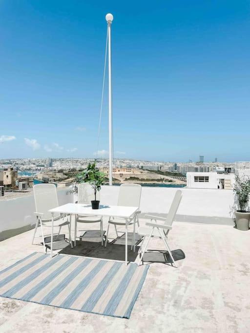 City Penthouse With Roof Terrace And Sea Views วัลเลตตา ภายนอก รูปภาพ