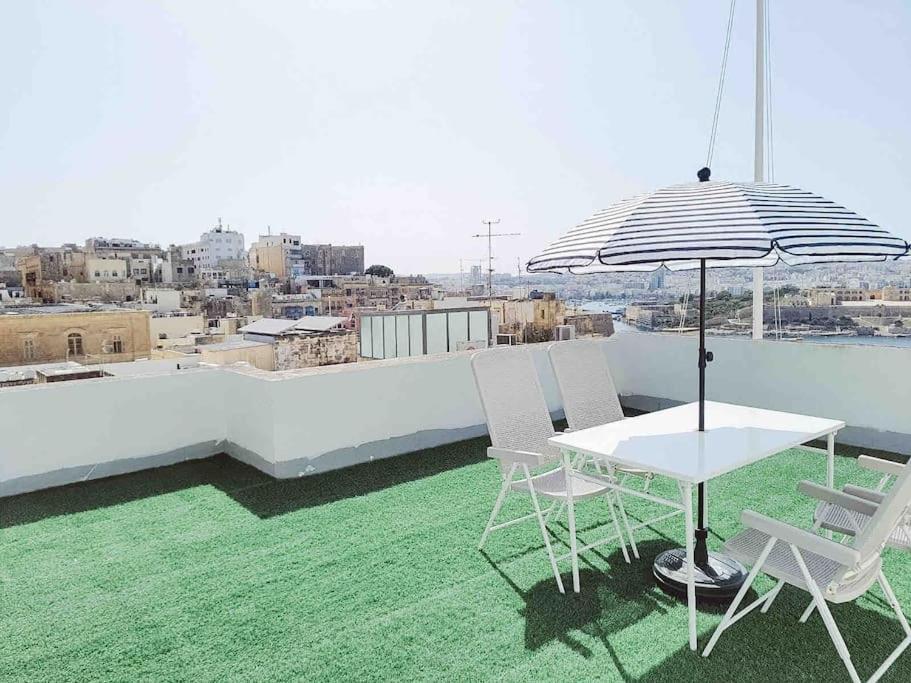 City Penthouse With Roof Terrace And Sea Views วัลเลตตา ภายนอก รูปภาพ